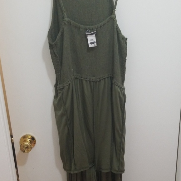 Jumpsuit - Picture 3 of 4